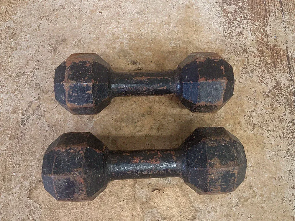 1930's? VINTAGE ANTIQUE 8LB. CAST IRON ROUND Oxtagon DUMBBELL HAND 2 Weight PAIR