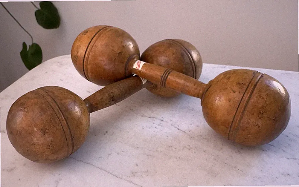 ANTIQUE VICTORIAN WOODEN PAIR OF DUMBBELLS HOME DECOR 1lb EACH, MADE IN ENGLAND