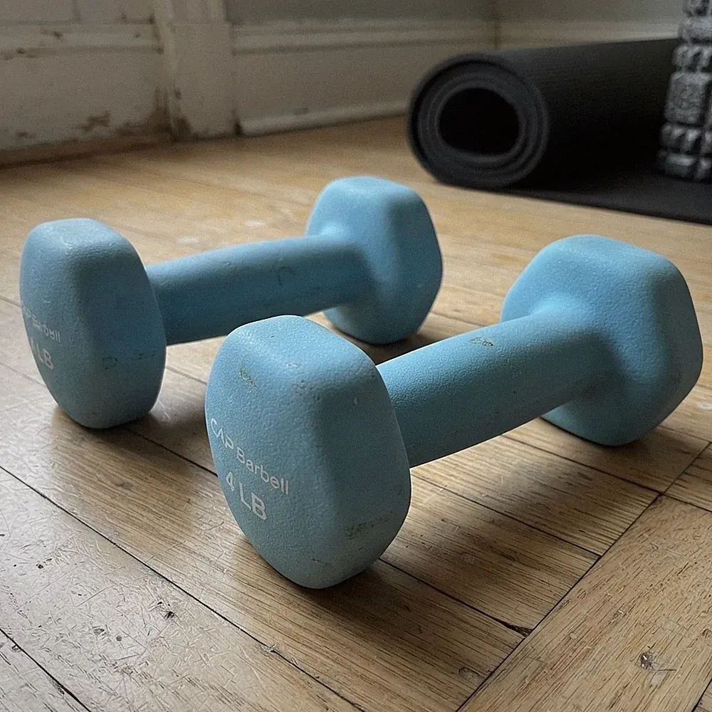 Comfortable Neoprene Dumbbell Set of 2 - 4lb Easy-Grip for Enhanced Workouts