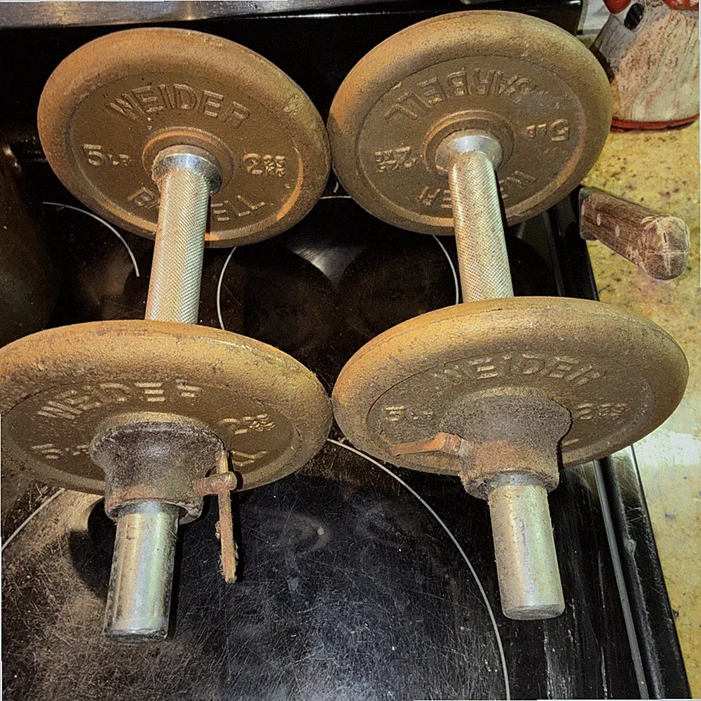 VTG Lot (2) Weider Barbell Dumbbells (4) 5lbs Gold Painted Cast Iron VTG Clamps